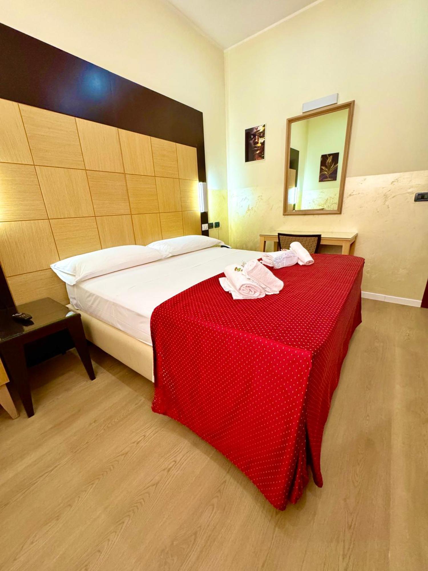 Hotel Fiorella Milano Екстериор снимка