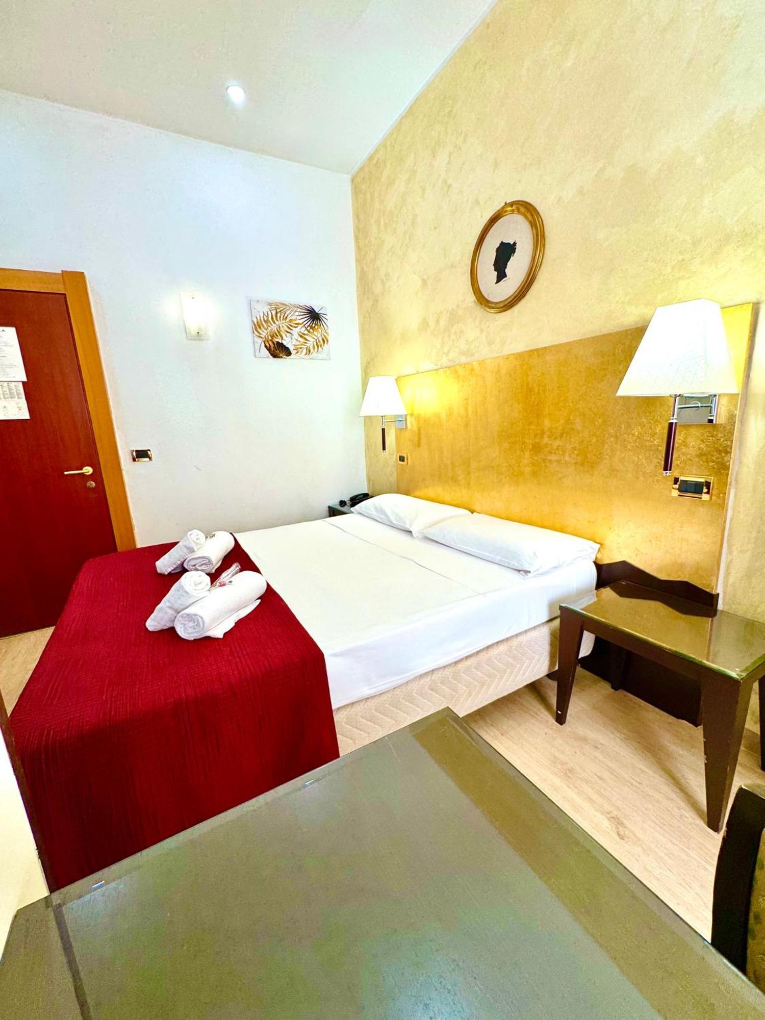 Hotel Fiorella Milano Екстериор снимка